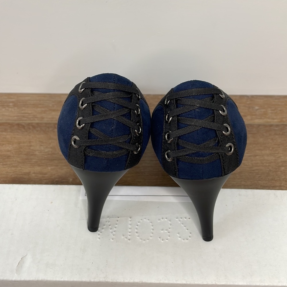 Liz Claiborne blue suede with black trim Size 7 1/2 - Picture 6 of 7